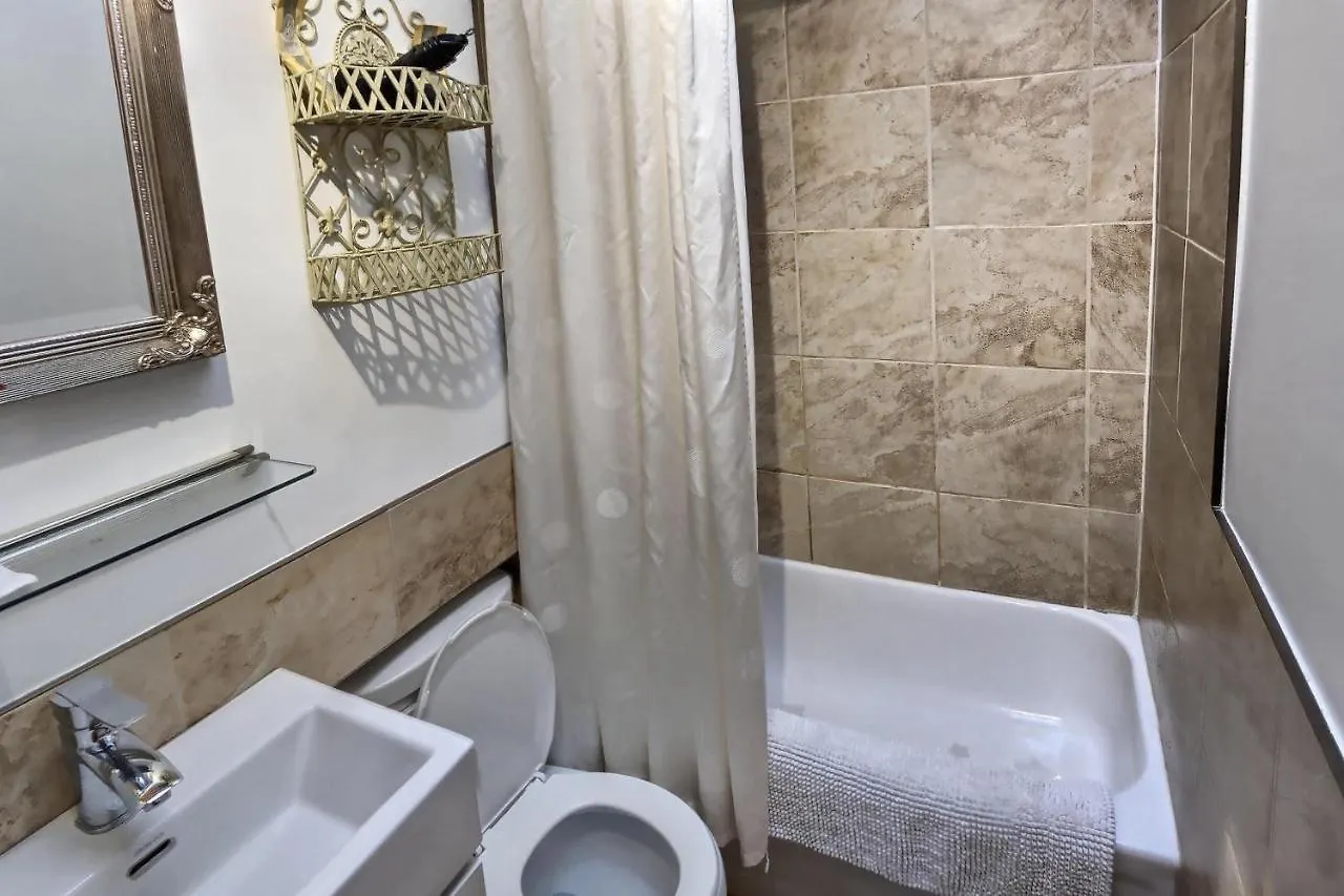Gite Le Sieur De Joliette Montreal Bed & Breakfast