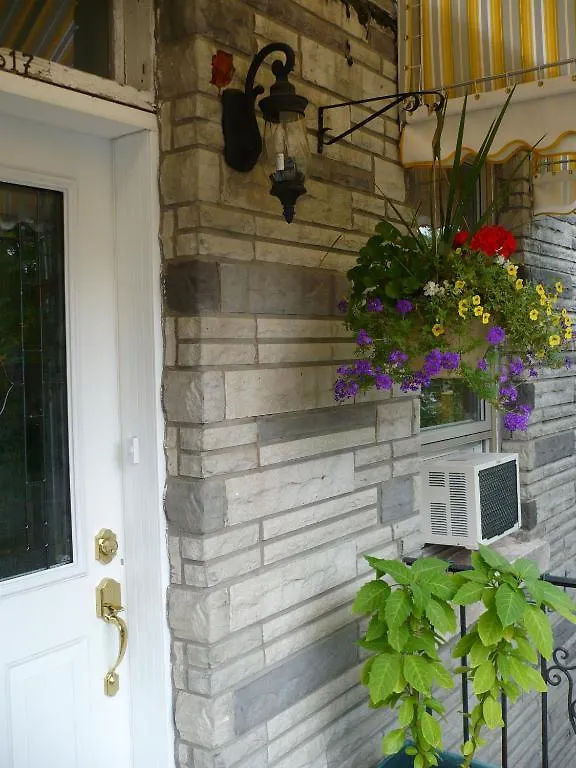 Bed & Breakfast Gite Le Sieur De Joliette Montreal